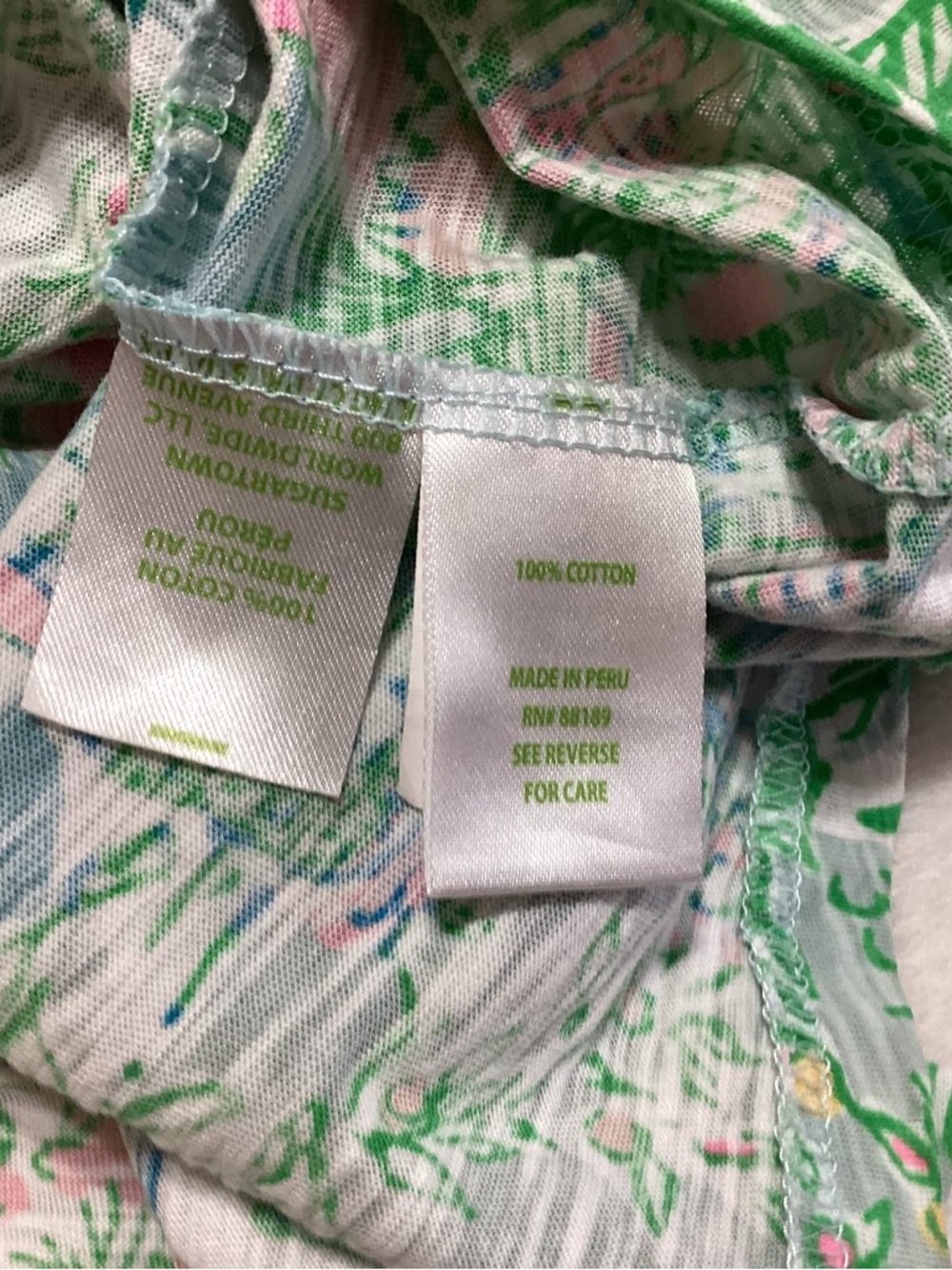 Lilly Pulitzer Etta V-Neck Tropical Print Tee in Green & Pink Size M 001504 - Picture 7 of 8